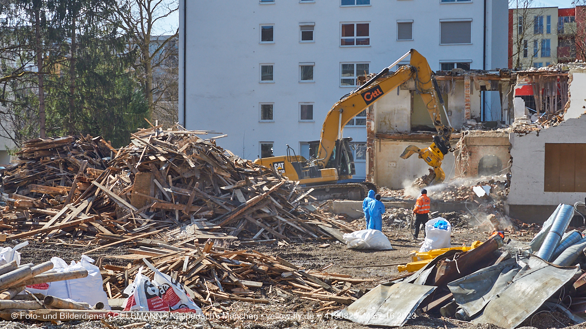 16.03.2023 - Die Crux der schwarzen Aluschindeln